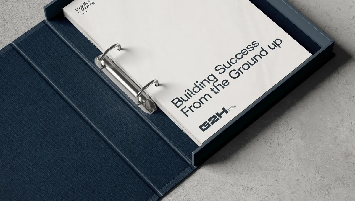 Classeur bleu nuit avec page de garde « Building Success From the Ground up »